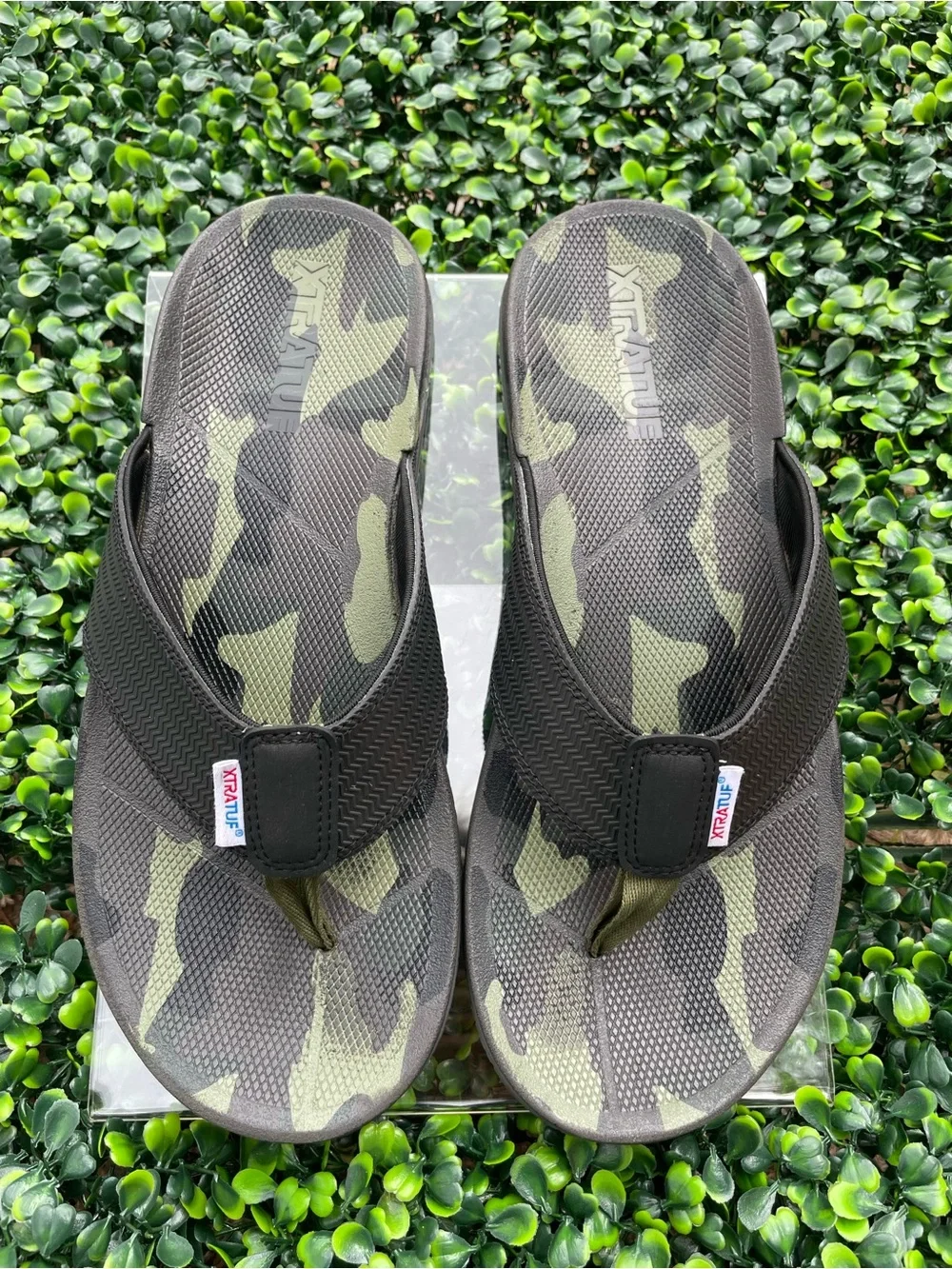 Xtratuf Men’s slip resistant Green Camo Flip Flops, size 8